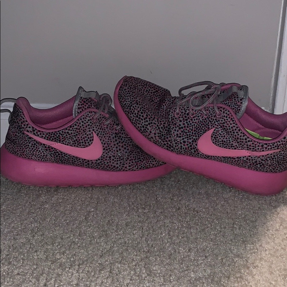 Gently used nike roshe runs